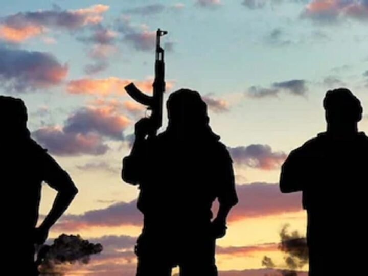 पाकिस्तानः पुलिस और आतंकियों के बीच मुठभेड़, 4 जवान शहीद, 8 आतंकवादियों को मार गिराया