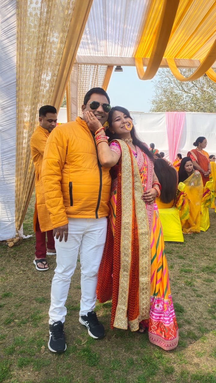 अखंड सुहाग के लिए महिलाएं रखतीं हैं करवाचौथ व्रत।