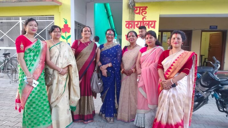 शक्तिफार्म के नगर पंचायत परिसर मेनारी शक्ति वंदन अधिनियम महिला सम्मेलन का हुआ आयोजन