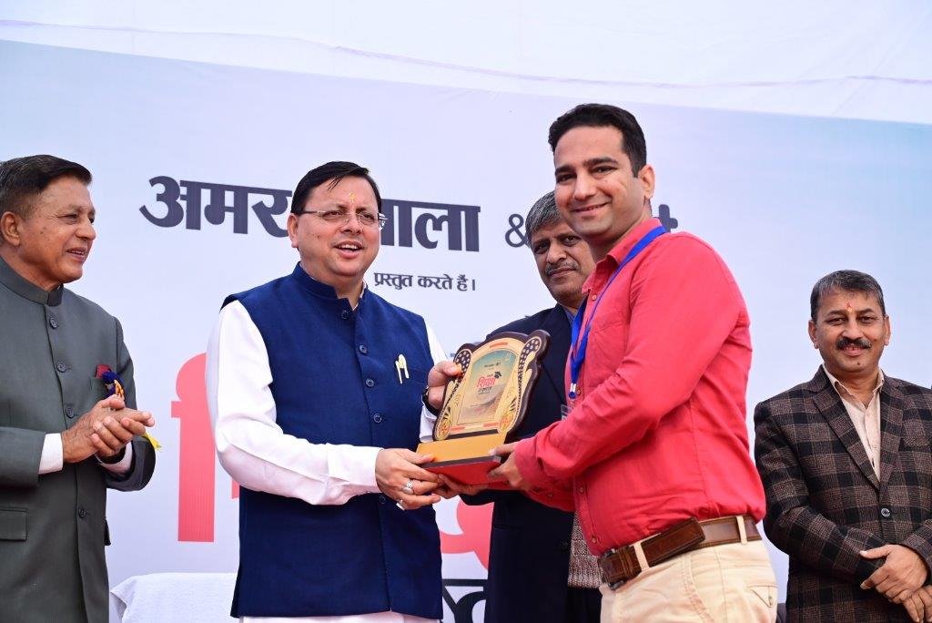 इंजीनियरिंग कॉलेज टनकपुर के डिप्टी रजिस्ट्रार ललित मोहन जोशी को मुख्यमंत्री ने किया सम्मानित