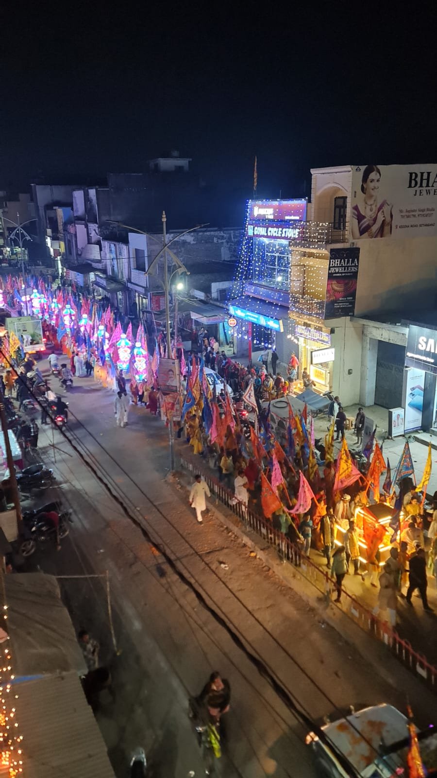 श्याम भक्तों ने निकाली भव्य निशान यात्रा,सूरजगढ़ धाम से आये कलाकारों ने की विशेष पूजा