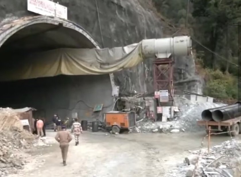 Uttarkashi Tunnel Accident: उत्तरकाशी टनल हादसे की जांच के लिए विशेषज्ञ समिति का गठन, अंदर फंसे हैं 40 मजदूर