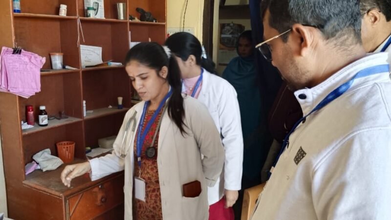 झोलाछाप डॉक्टर के खिलाफ स्वास्थ्य विभाग ने की कार्यवाही