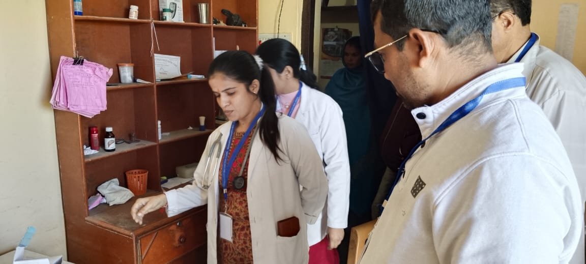 झोलाछाप डॉक्टर के खिलाफ स्वास्थ्य विभाग ने की कार्यवाही