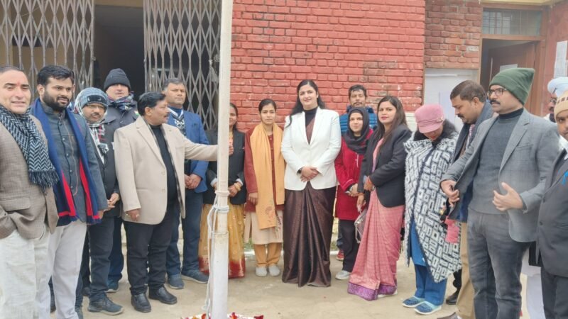 सिविल न्यायालय में गणतंत्र दिवस पर शान से फहराया तिरंगा