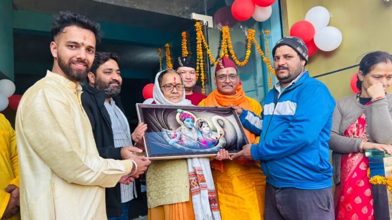 नायब तहसीलदार के भवन का ई. रिक्शा चालक ने किया शुभारंभ, हर तरफ हो रही सराहना