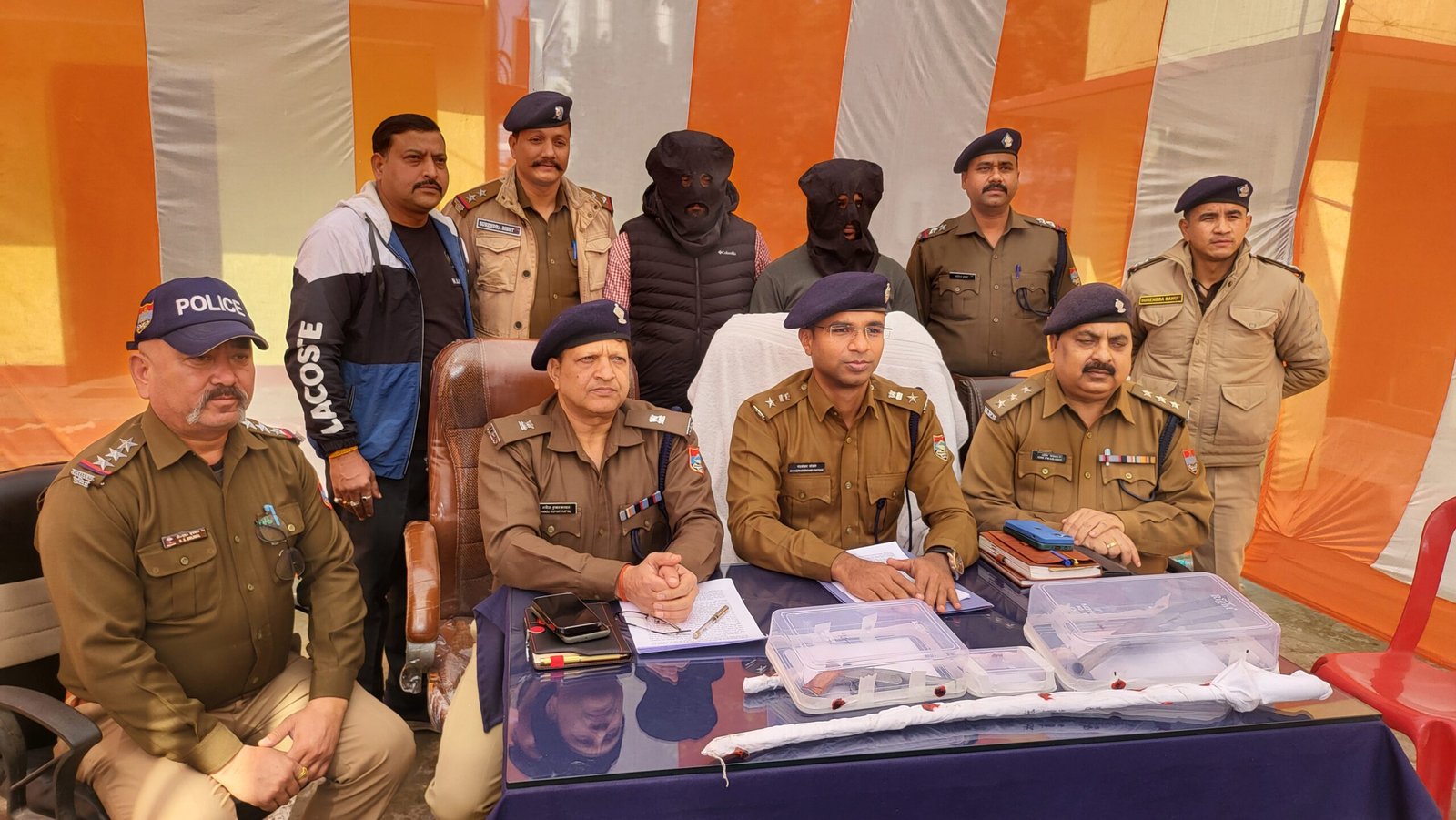 सितारगंज पुलिस लूट का किया खुलासा, दो गिरफ्तार।मुख्य आरोपी के अब तक दो राज्यों,11 थानों में 32 मुकदमे है दर्ज,पुलिस ने किया था 25000 हजार ईनामी घोषित!