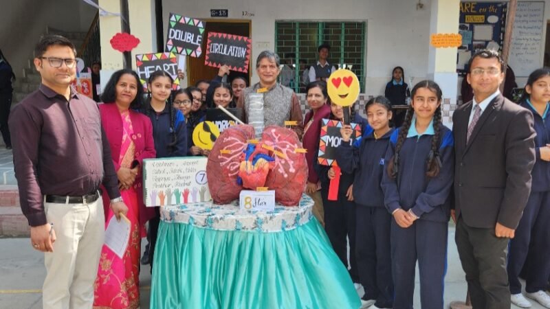 श्री चैतन्य टेक्नों स्कूल में विद्यार्थियों ने लगाई विज्ञान प्रदर्शनी