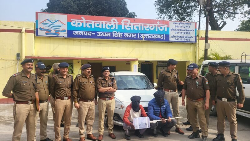 हत्या के प्रयास और डकैती में फरार बदमाश गिरफ्तार ,  तलवार, तमंचा और बिना नंबर की कार बरामद