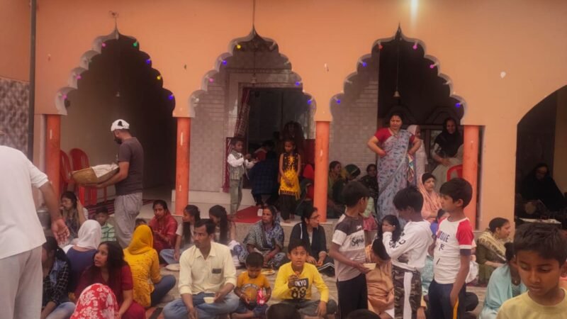 भंडारे में सैकड़ो श्रद्धालुओं ने ग्रहण किया प्रसाद