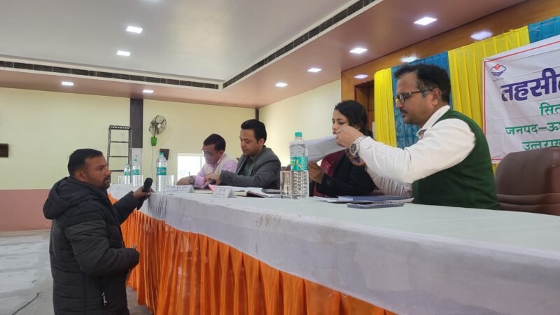 तहसील दिवस पर पहला फरियादी बना पटवारी,