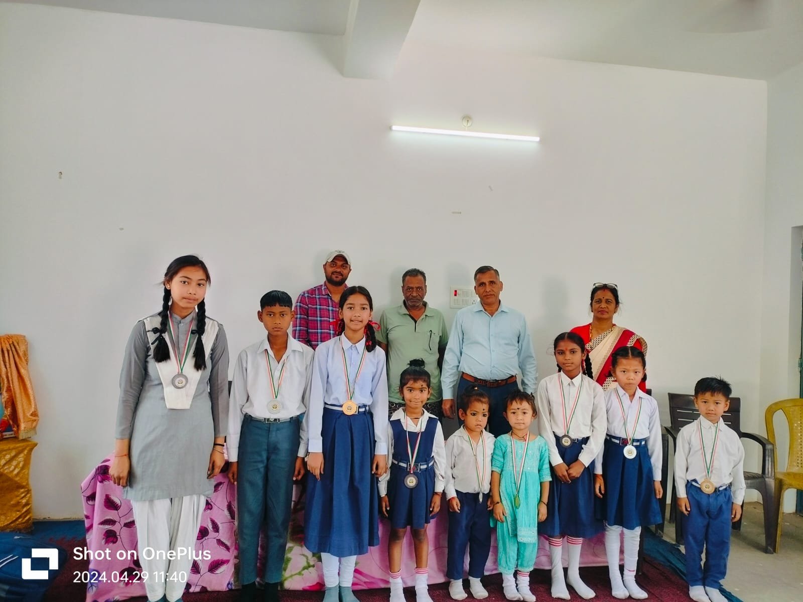 बस्ता प्रतियोगिता में अविका, शिवानी और प्रत्यक्ष अव्वल