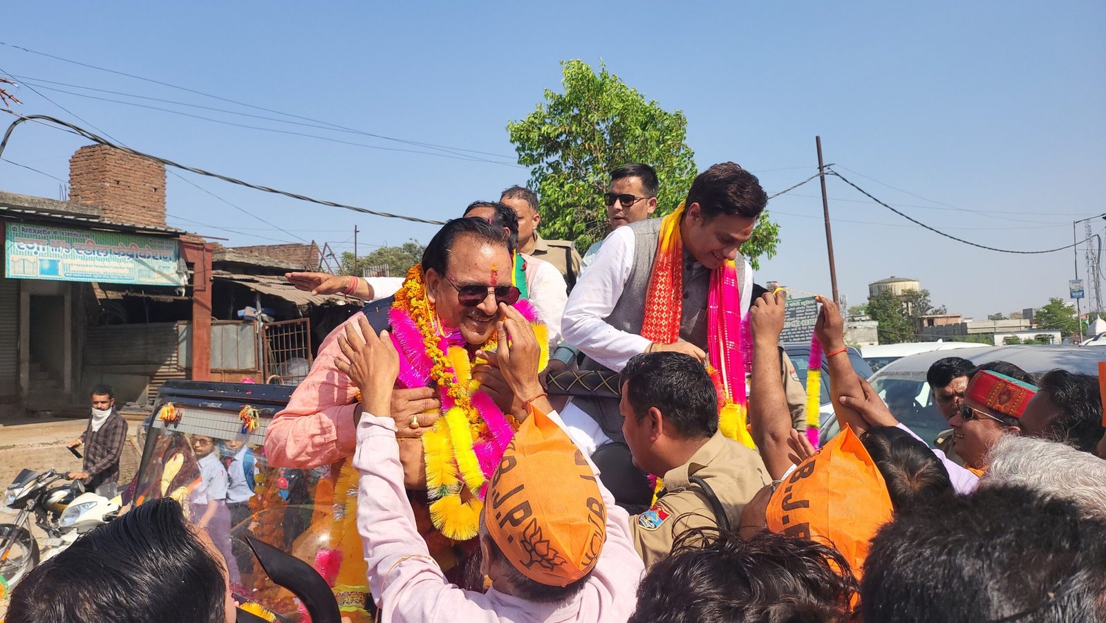 सितारगंज में भाजपा ने दिखाई ताकत, लोकसभा प्रत्याशी अजय भट्ट ने किया रोड शो