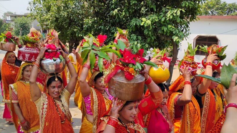 आनन्दनगर में कलश यात्रा के साथ संगीतमय भागवत कथा का हुआ शुभारंम्भ
