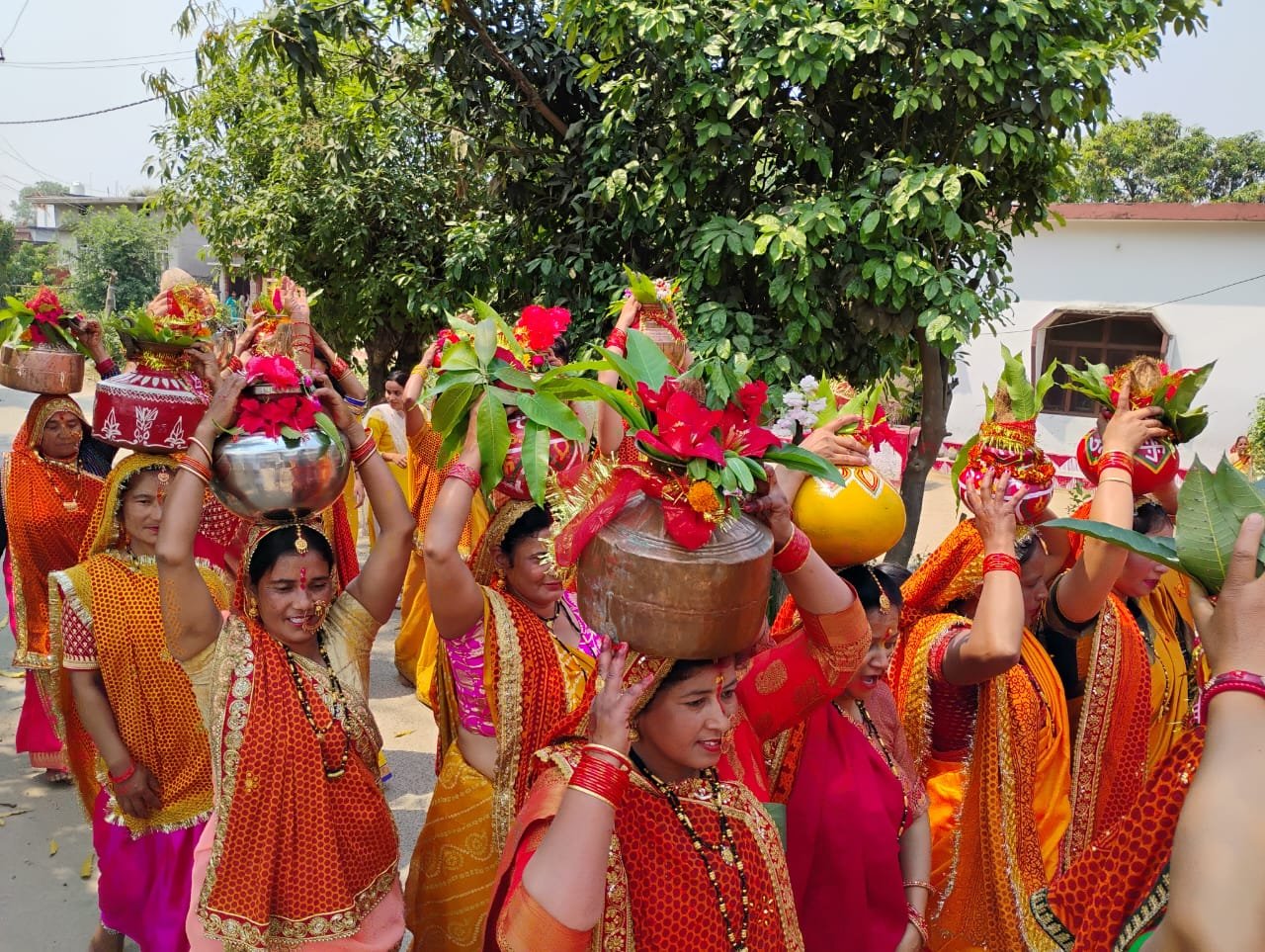 आनन्दनगर में कलश यात्रा के साथ संगीतमय भागवत कथा का हुआ शुभारंम्भ