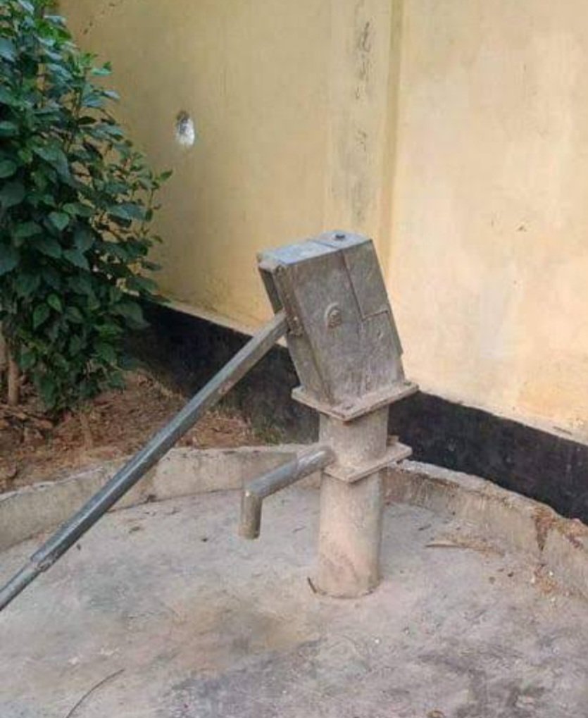 जल संकट-मई माह में ही लगा हैंडपंप का पानी सूखने