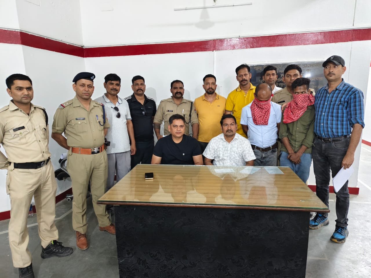 आबकारी विभाग को पता नहीं, दिनेशपुर में चल रही थी नकली शराब फैक्ट्री एसटीएफ, थाना दिनेशुपर व आबकारी विभाग की टीम ने किया नकली फैक्ट्री का भंडाफोड़