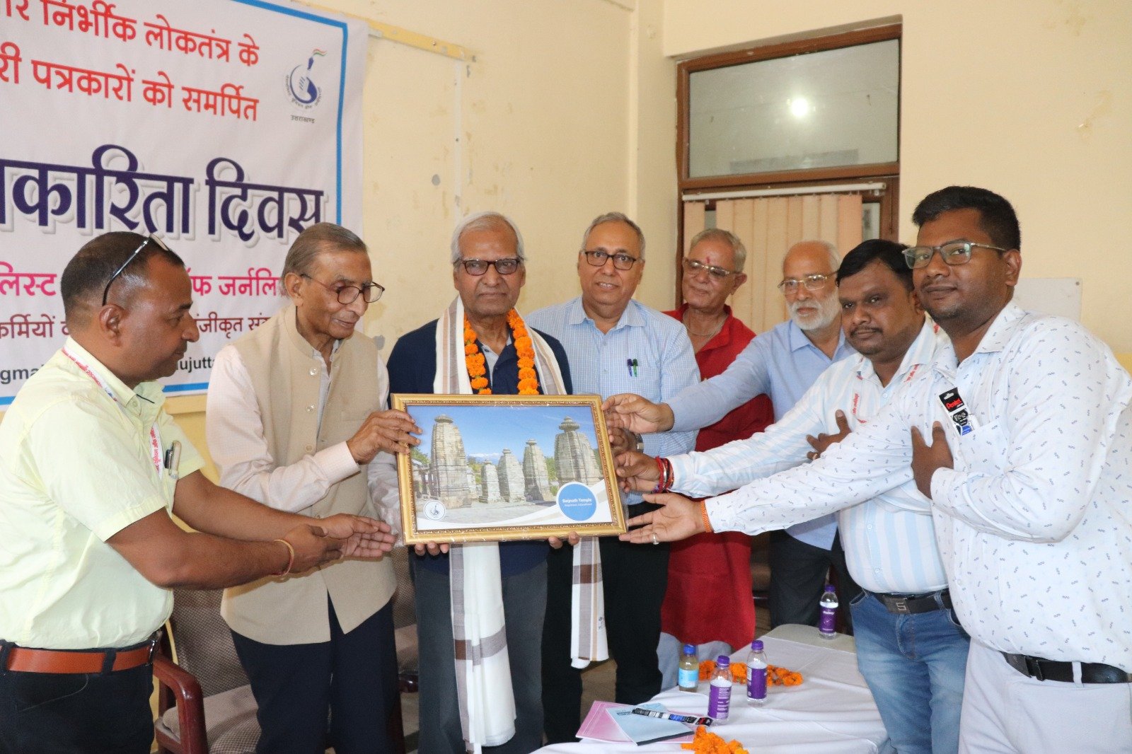 देश को एकता के सूत्र में पिरोने का काम कर रही हिंदी पत्रकारिता : डॉ बत्रा