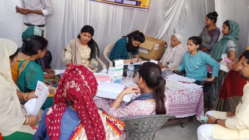 स्वास्थ्य शिविर में 110 मरीजों का इलाज