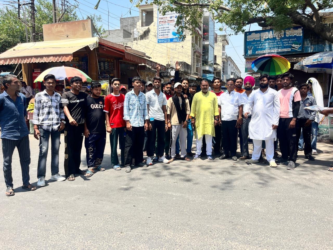 अजय टम्टा को केन्द्रीय राज्य मंत्री बनाए जाने पर आतिशबाजी, मिष्ठान वितरण