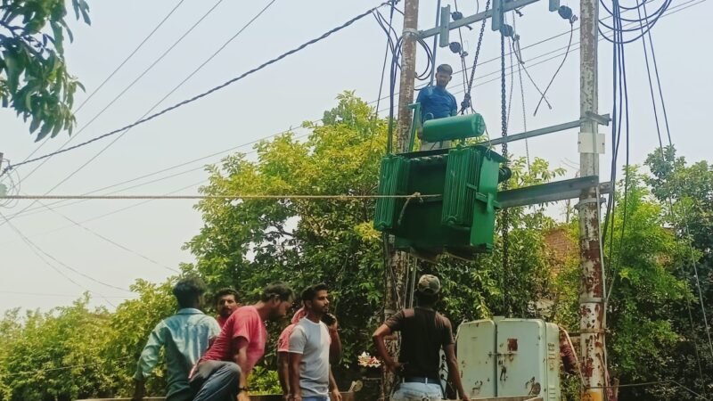 अच्छी खबर-चन्द घंटों में विद्युत विभाग ने बदला ट्रांसफार्मर, जताया आभार