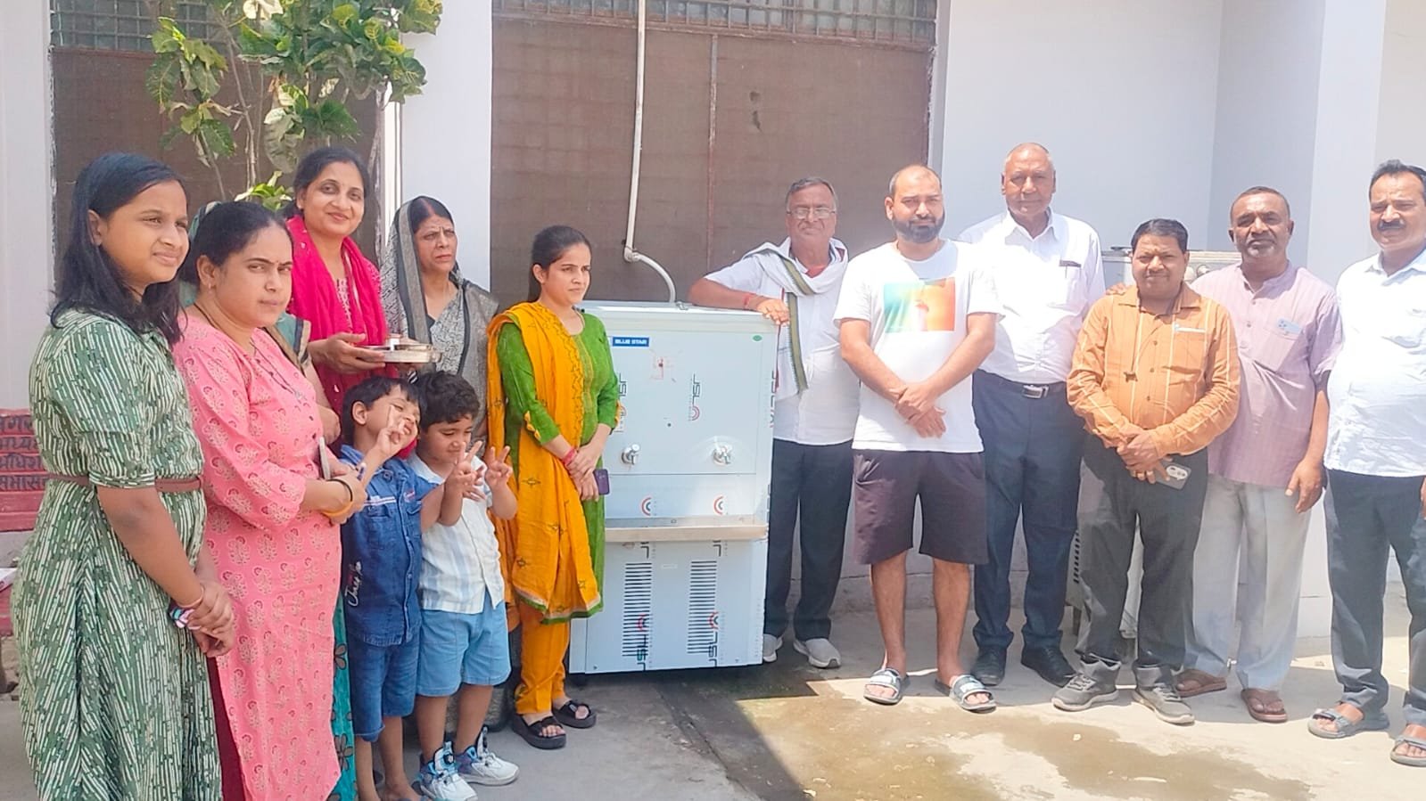 अच्छी पहल-सरकारी अस्पताल को दिया वाटर कूलर,भीषण गर्मी में मिलेगी मरीजों को राहत