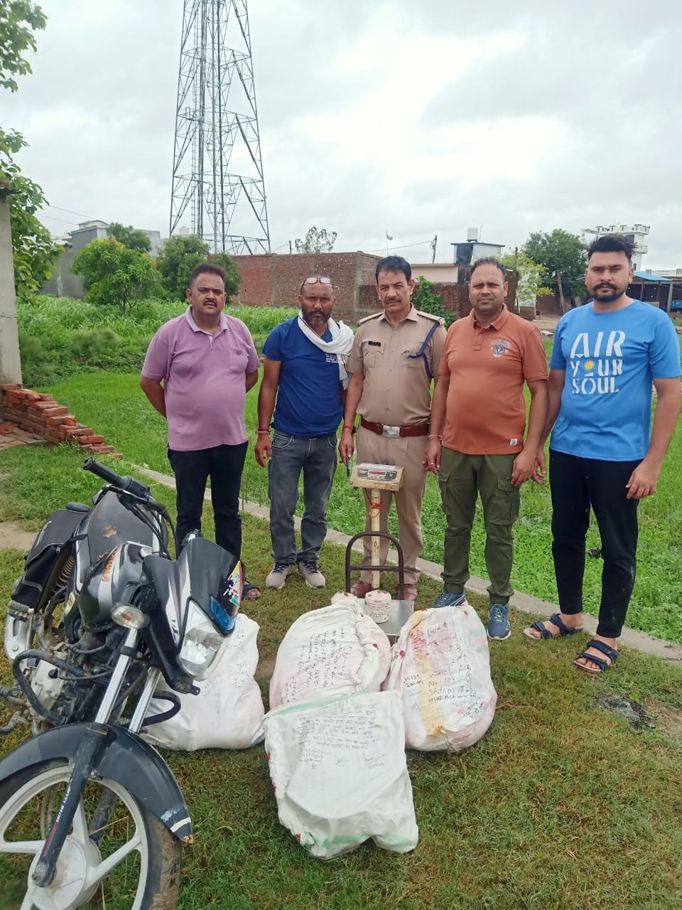 गौरीखेड़ा से 123 किलो प्रतिबंधित मांस और गोकशी के उपकरण बरामद   