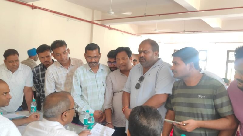 सितारगंज में प्रेस क्लब बनाने की पत्रकारों ने उठाई मांग, डीएम को सौंपा ज्ञापन