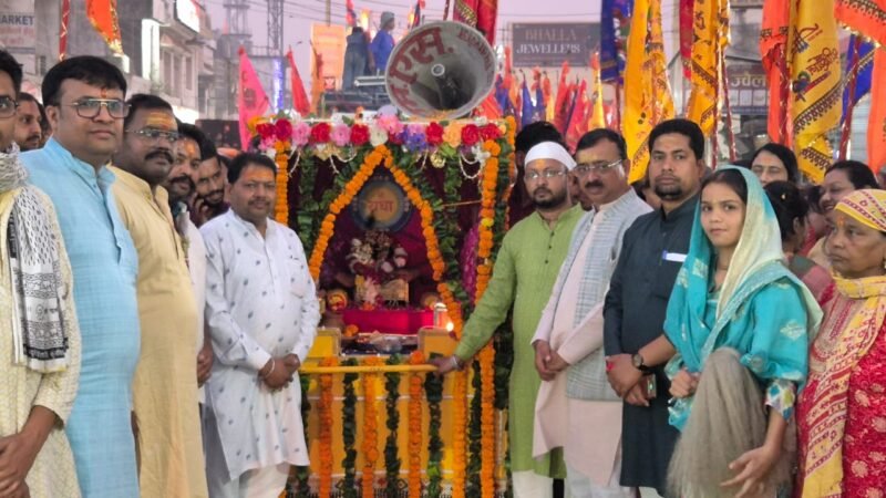 श्याम भक्तों ने निकाली भव्य निशान यात्रा