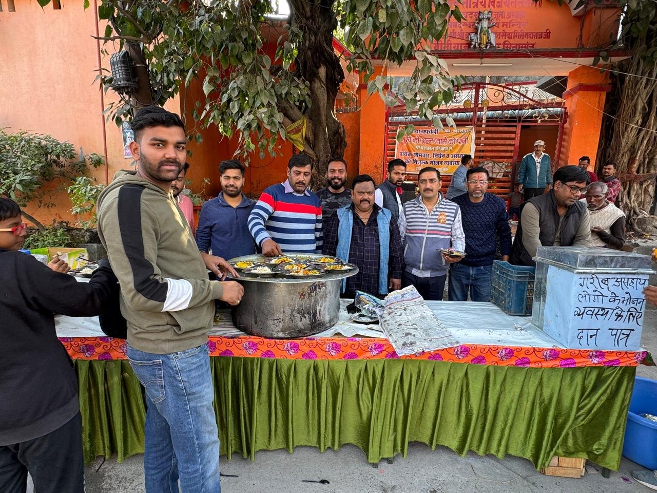 अच्छी पहल-जारी रही जरूरतमंदों को भोजन कराने की मुहिम   