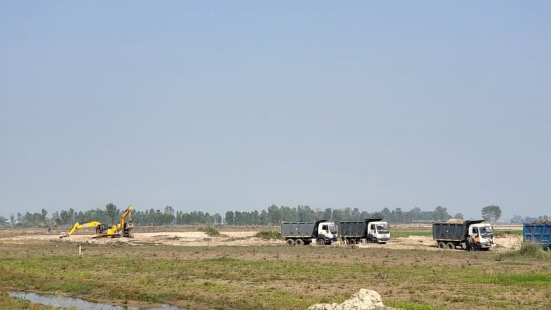 🤔गोल-माल|बिना अनुमति खनन करने पर भड़के स्थानीय लोग, किया पर्दशन
