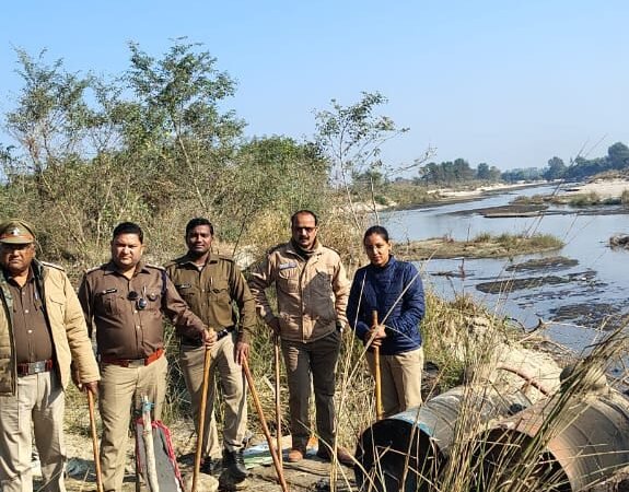 दो गांवों में आबकारी विभाग का छापा, 200 लीटर अवैध शराब बरामद