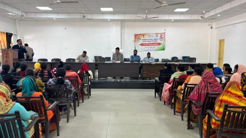 अपर सचिव के सामने ग्रामीणों ने रखी समस्याएं