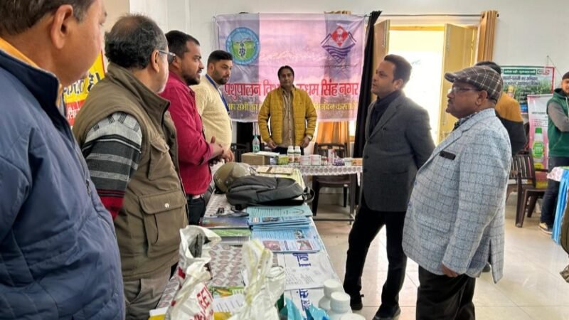 शिविर में विभागों ने लगाए स्टाल, दी योजनाओं की जानकारी