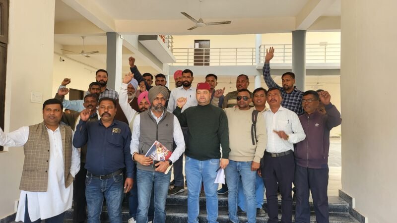 जिला पंचायत अध्यक्षों को प्रशासक बनाने पर प्रधानों में आक्रोश,