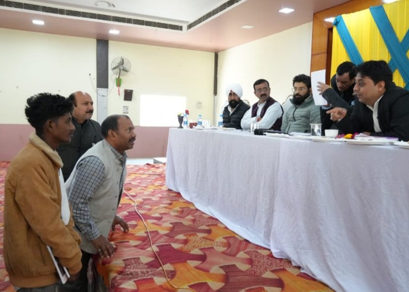 गांवों में रात्रि विश्राम कर जनता की समस्याओं। का निस्तारण करें ग्राम विकास अधिकारी : डीएम