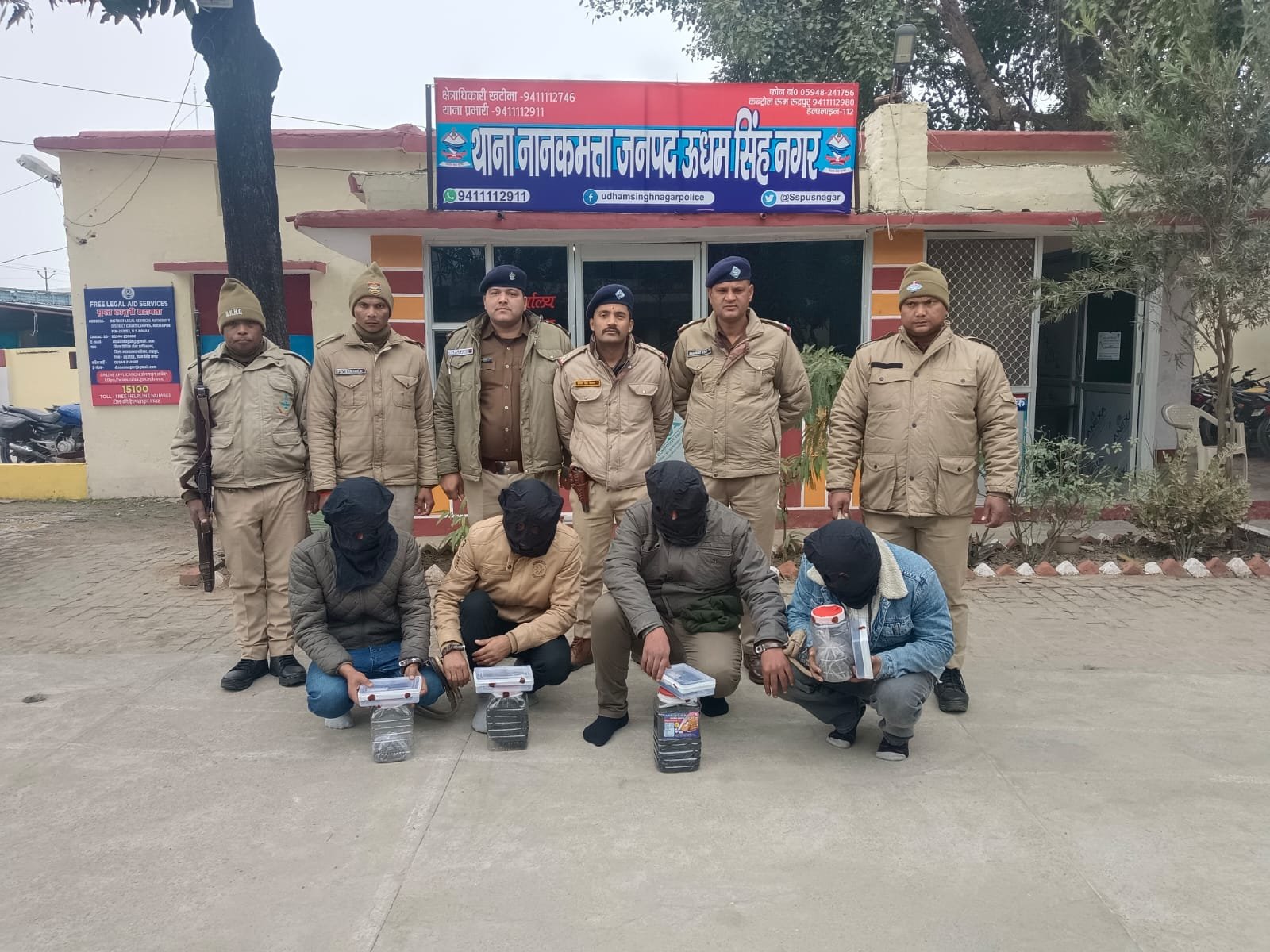 अवैध चरस के चार नशा तस्कर,गिरफ्तारचारों के कब्जे से ढाई किलो चरस बरामद