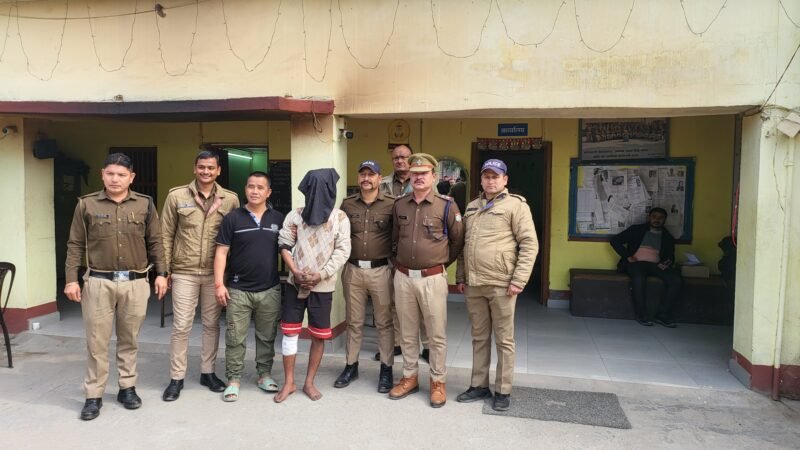 लूट का आरोपी पुलिस मुठभेड़ में गिरफ्तार