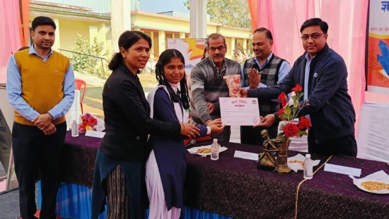 रेकिट बैंकाइजर कंपनी ने 296 मेधावी विद्यार्थियों बाटी छात्रवृत्ति