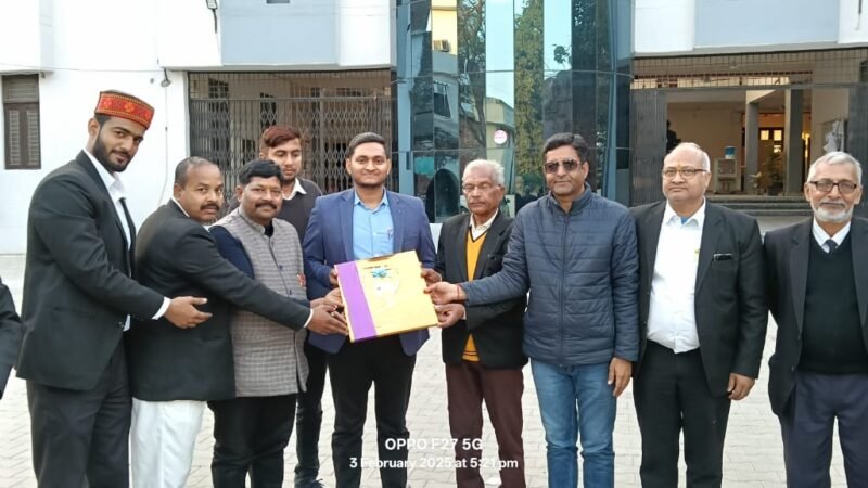 अधिवक्ताओ ने किया सी0ए0 तुषार काण्डपाल का स्वागत