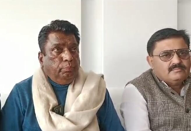 प्रेसवार्ता-पूर्व विधायक पाल ने स्मार्टमीटर लगाने का किया विरोध