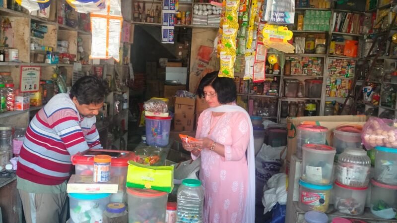 सितारगंज में कुटटू के आटे केसेम्पल भरे