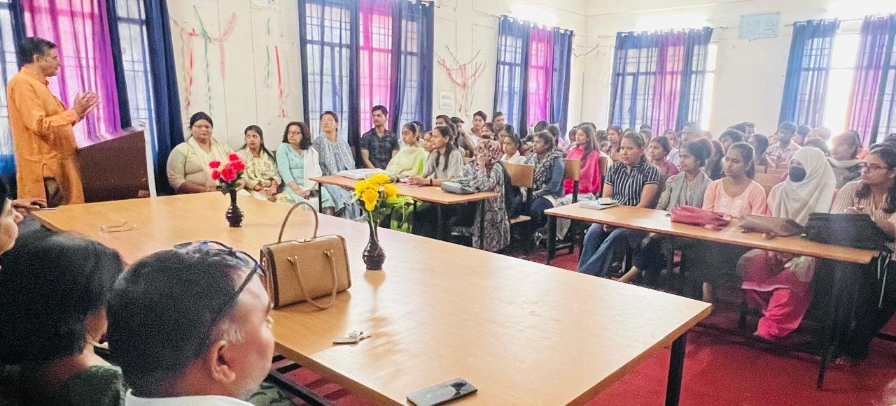 अधिक लालसा व्यक्ति को अवसाद की ओर ले जाती है