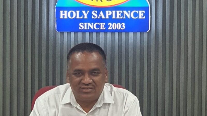 हिंदी ओलम्पियाड में योगदान के लिए हेमंत बोरा सम्मानित