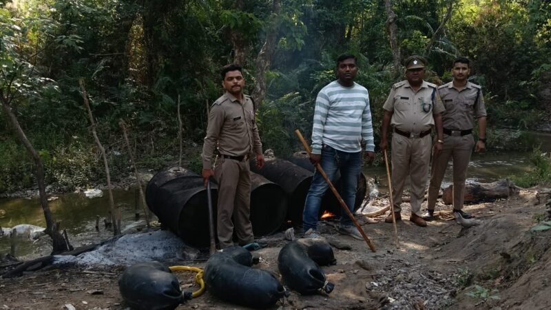 आबकारी विभाग ने नष्ट की कच्ची शराब की छह भट्टियां