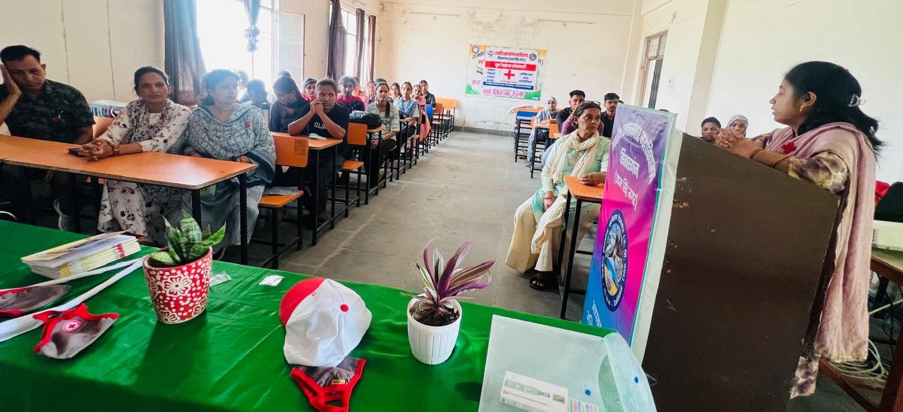 अभिविन्यास कार्यक्रम में रेड क्रॉस का महत्व बताया