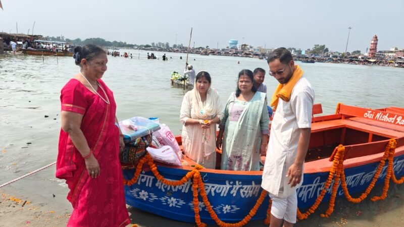 सितारगंज की सविता गुप्ता ने हरिद्वार के बृजघाट पर शुरू कराई निशुल्क नाव सेवा
