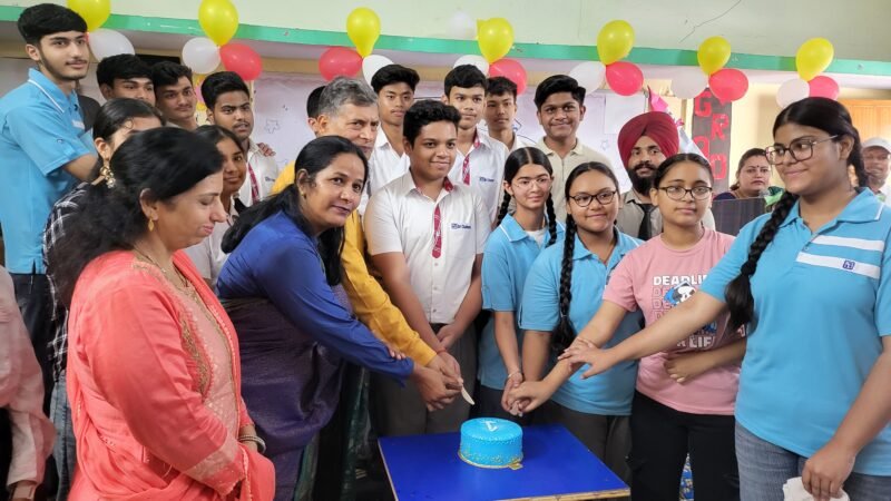 हाई स्कूल-इंटर के मेधावियों को किया गया पुरस्कृत