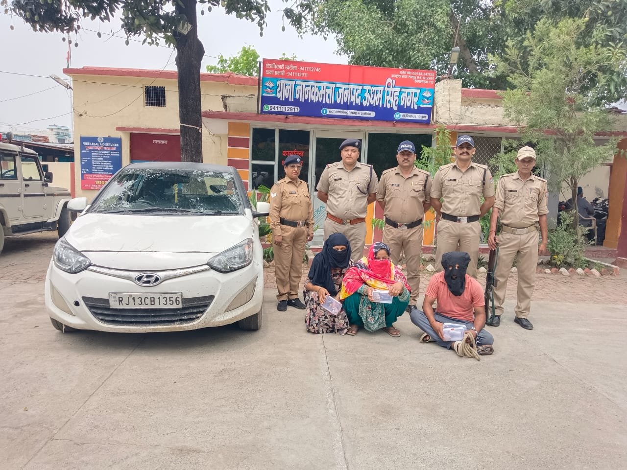 स्मैक के साथ दो महिलाओं समेत तीन गिरफ्तार