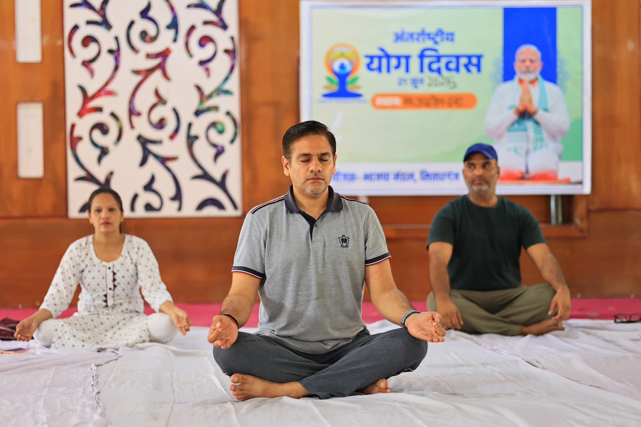 योगा को अपनी दिनचर्या में उतरें : सौरभ बहुगुणा